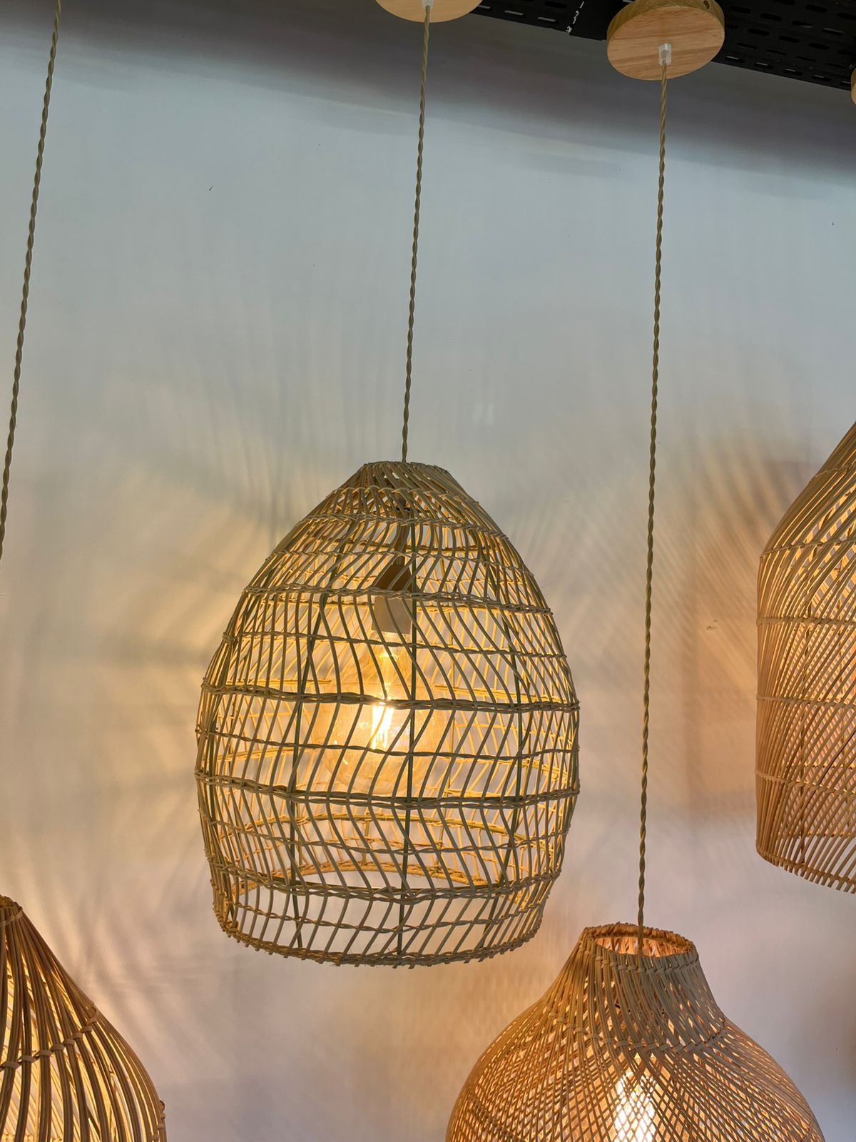 Lúminaria Pendente Rattan de Palha Nova Guine Detalhes